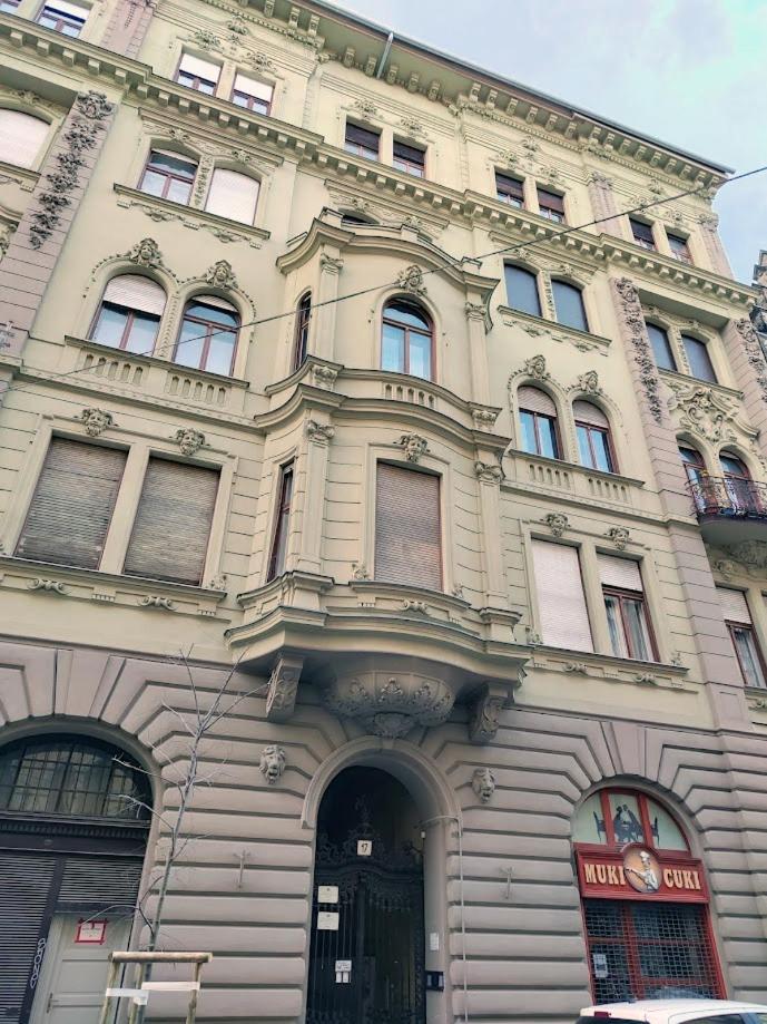 Hi!5 Spacious Apartment Budapest Palotanegyed Eksteriør bilde